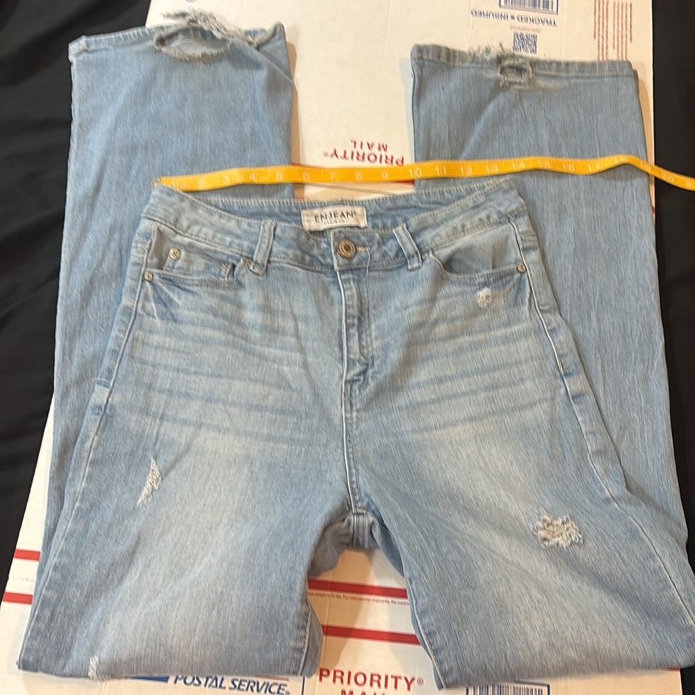 DONATED MARCH 2026
THANKS FOR LOOKING 
LOVE TO CONSIGNMENT SHOPPERS